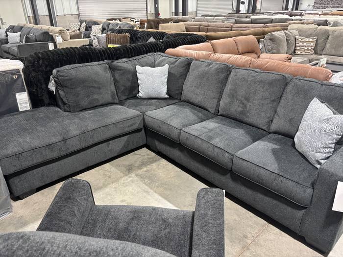 Living room furniture example at BoxDrop Parkersburg