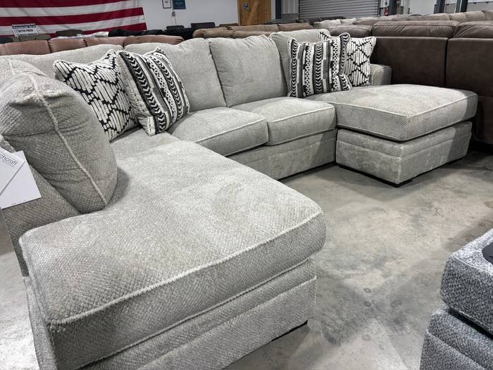 Living room furniture example at BoxDrop Parkersburg
