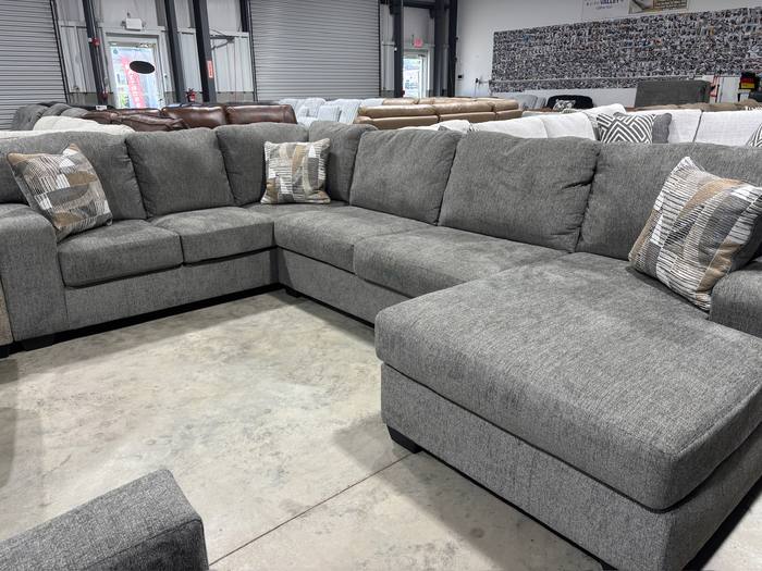 Living room furniture example at BoxDrop Parkersburg