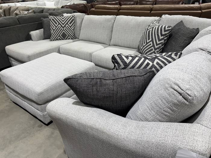 Living room furniture example at BoxDrop Parkersburg