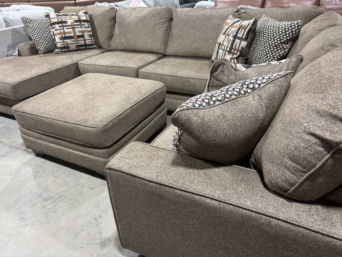Living room furniture example at BoxDrop Parkersburg