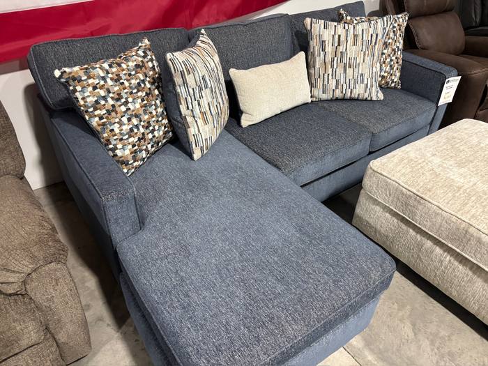 Living room furniture example at BoxDrop Parkersburg