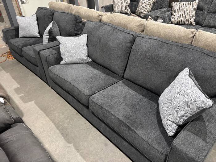 Living room furniture example at BoxDrop Parkersburg