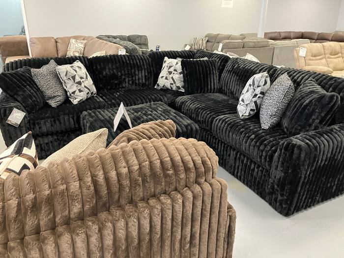 Living room furniture example at BoxDrop Parkersburg