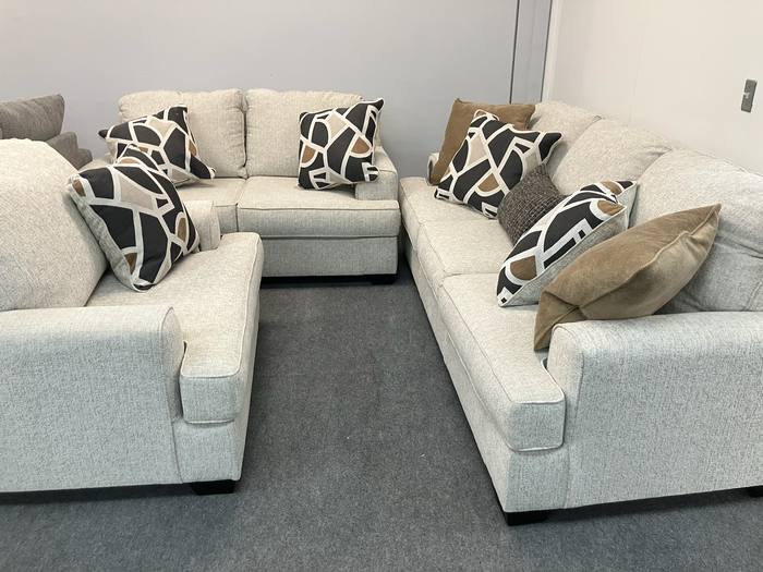 Living room furniture example at BoxDrop Parkersburg