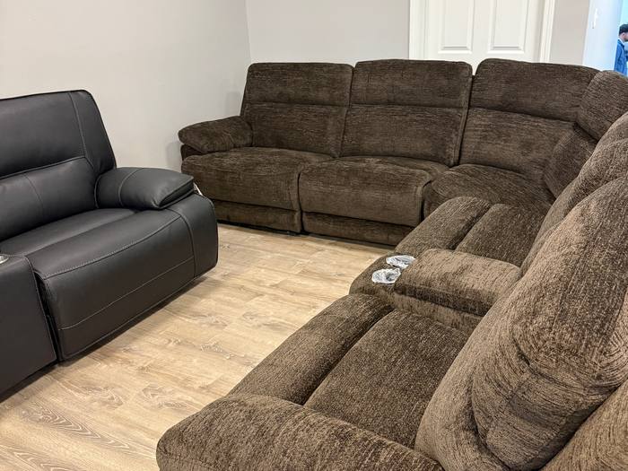 Living room furniture example at BoxDrop Parkersburg