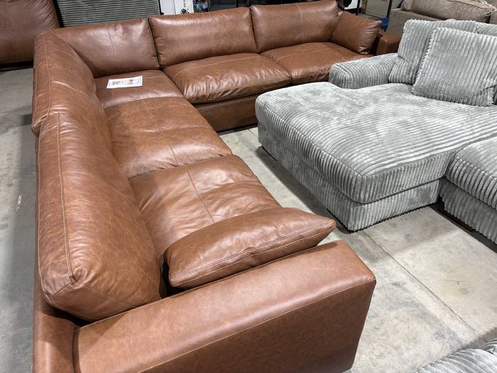 Living room furniture example at BoxDrop Parkersburg