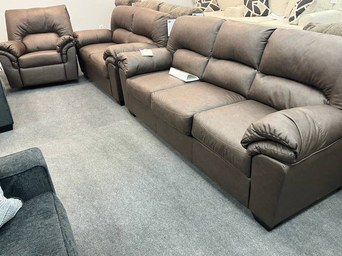 Living room furniture example at BoxDrop Parkersburg