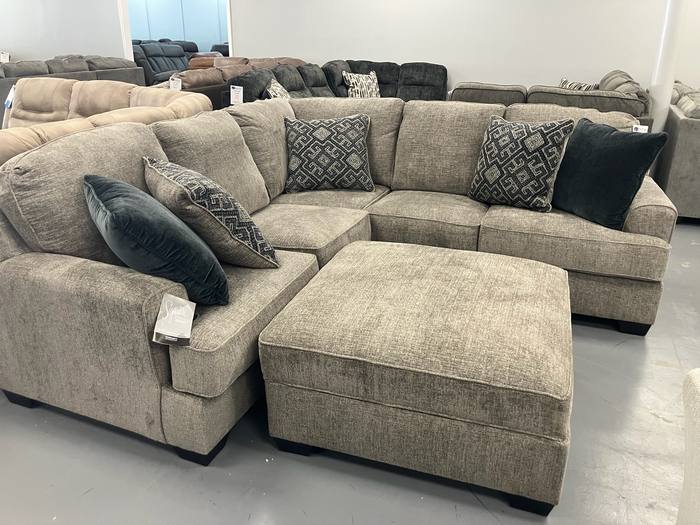 Living room furniture example at BoxDrop Parkersburg