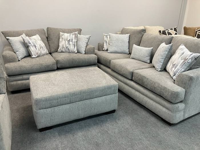 Living room furniture example at BoxDrop Parkersburg