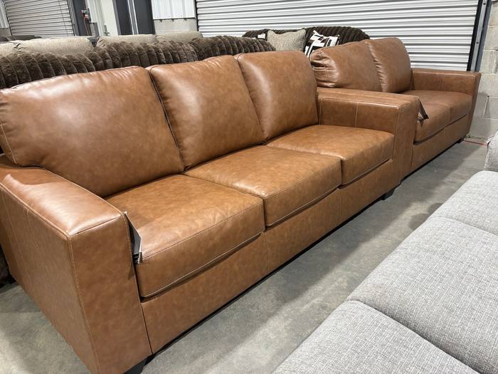 Living room furniture example at BoxDrop Parkersburg