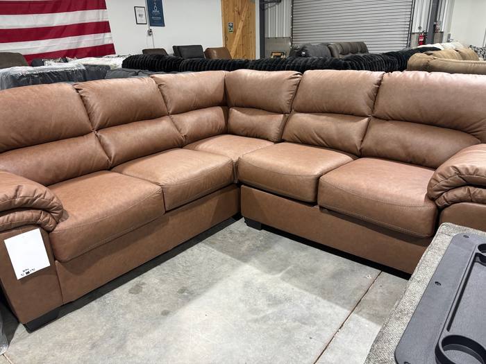 Living room furniture example at BoxDrop Parkersburg