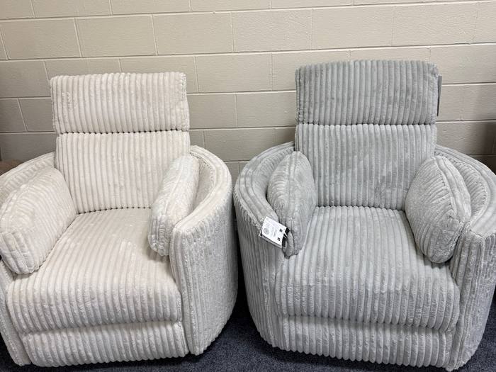 Living room furniture example at BoxDrop Parkersburg