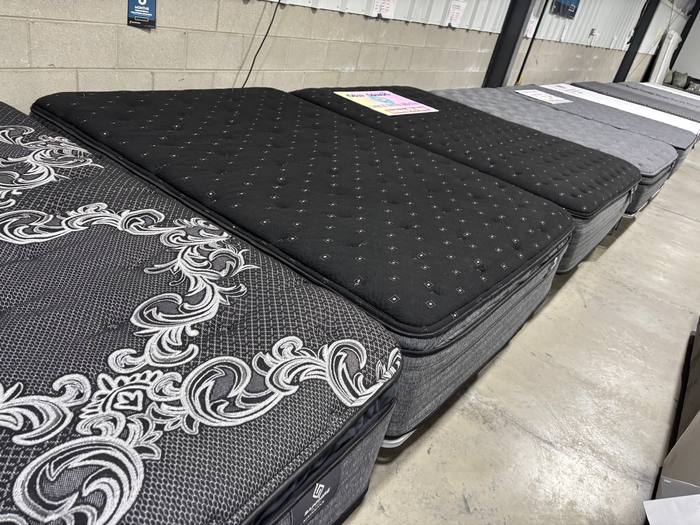 Mattress example at BoxDrop Parkersburg